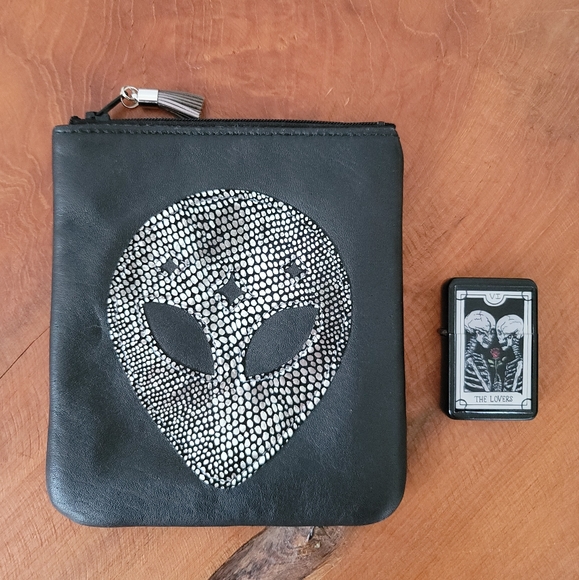 Alien Leather Bag / Pouch by Verona Black - Picture 6 of 6
